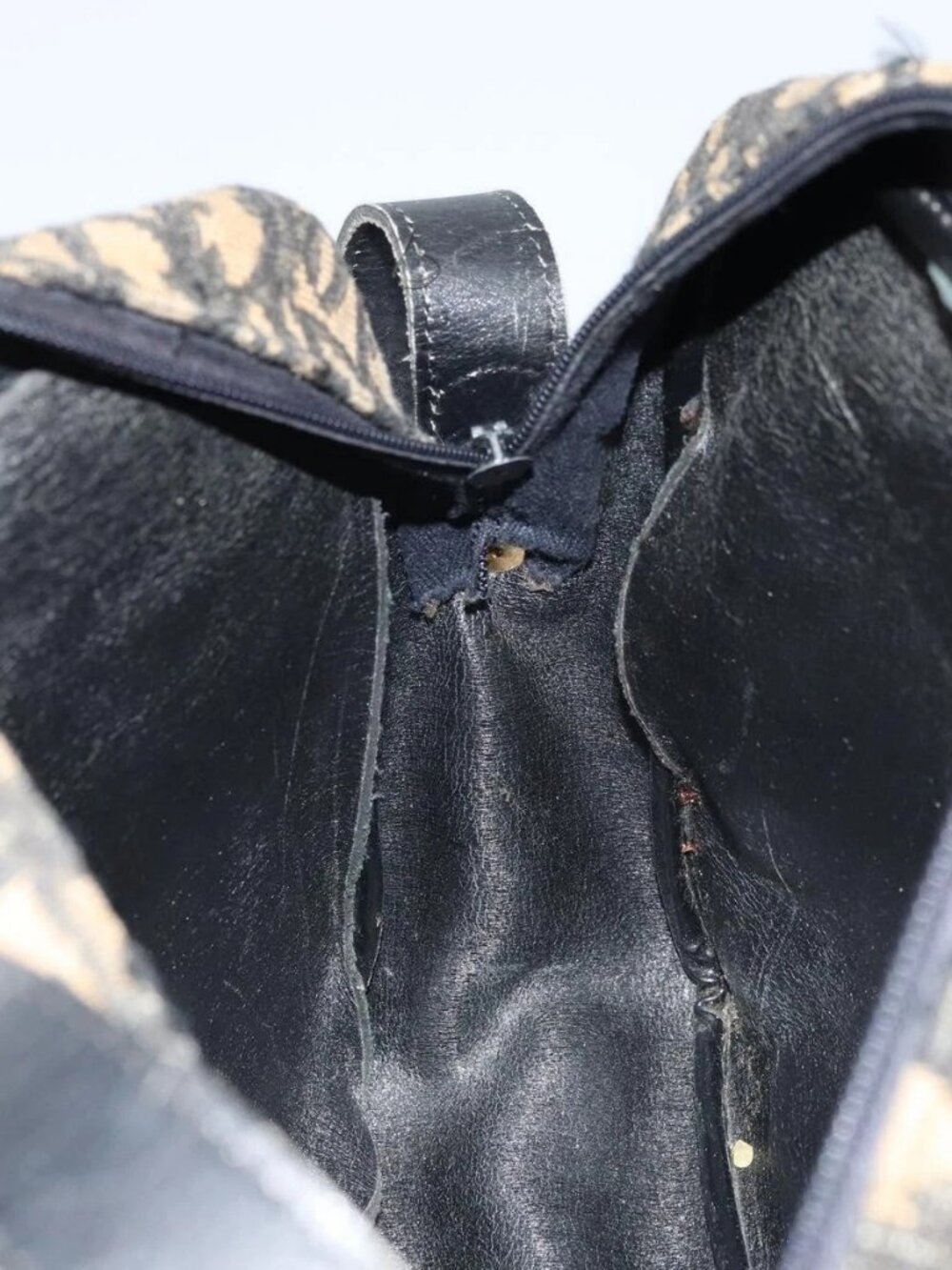 Christian Dior Trotter Canvas Shoulder Bag Navy Gold Auth 173214 - Picture 6 of 11